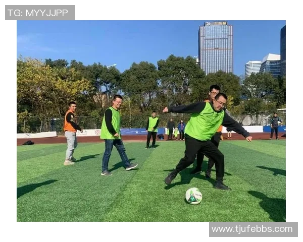 从绿茵场到思维舞台探索足球黑人球星独特的智慧与精神力量